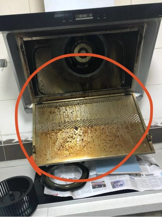 媳婦下單了我們的油煙機清洗服務，上門時婆婆卻攔著不讓拆